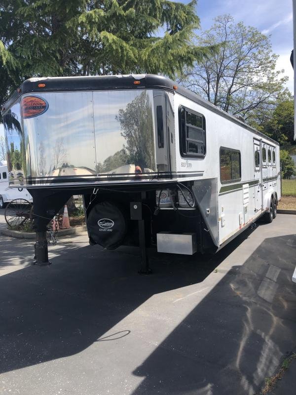 2003 Sundowner Trailers LQ 4H 8010 SIERRA Horse Trailer