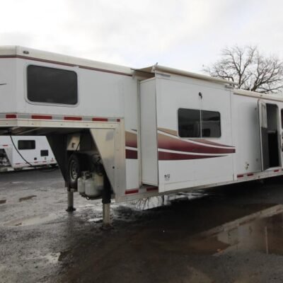 2008 Lakota 8415 w/Slide out 4 Horse Trailer