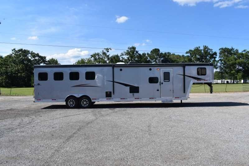 2022 Bison Desperado 8413BG 4 Horse Trailer with 13' Short Wall Online | R-H Container Service