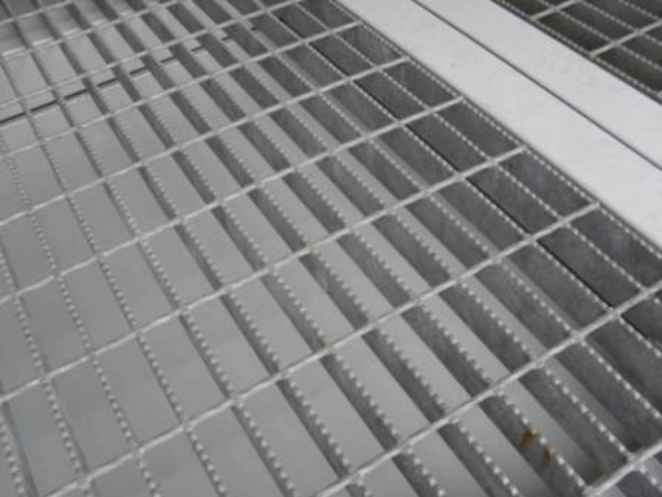 20Ft X 8Ft Open Side Bunded Open Mesh Floor Store Online | R-H Container Service - Image 3