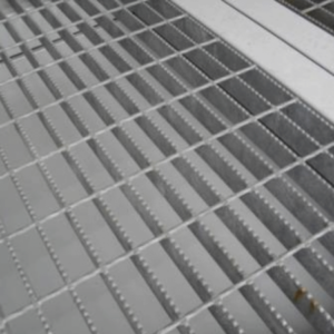 10Ft X 8Ft Open Mesh Floor Bunded Store Online | R-H Container Service