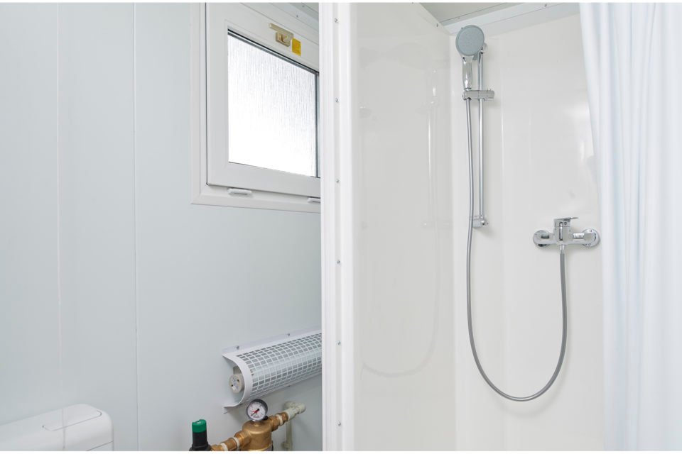 8Ft x 5Ft Mains Toilet/Shower - Image 2