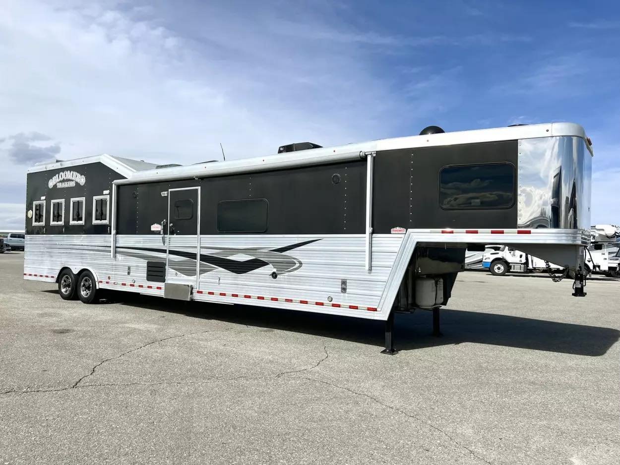 Used 2013 Bloomer 4 Horse 16′ LQ, 7’Slide, Air Ride, Pod, Mister/Water Sys Air ride, HWH Slide, Integrated Pod Online | R-H Container Service